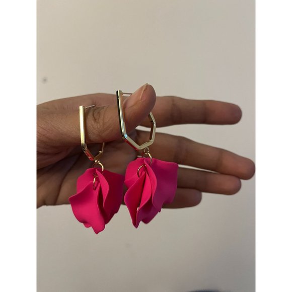 Hot pink earrings , pink acrylic fuchsia flower chunky petal earring statement - Picture 2 of 8